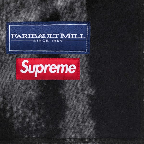 Supreme Blurred Logo Blanket - Black (front)