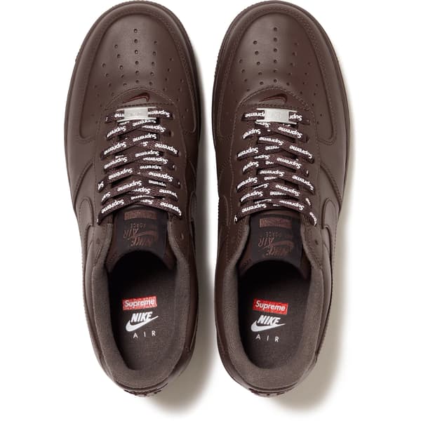 Supreme Nike Air Force 1 Low - Brown (front)
