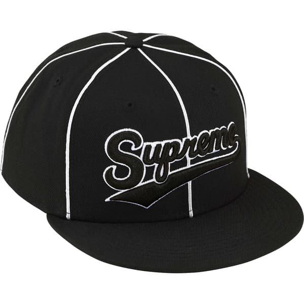 Supreme Piping Script Logo New Era - Black (front)