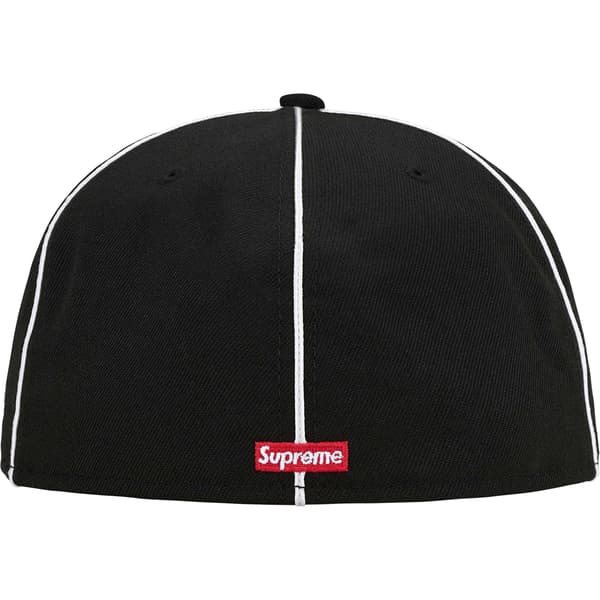 Supreme Piping Script Logo New Era - Black (front)