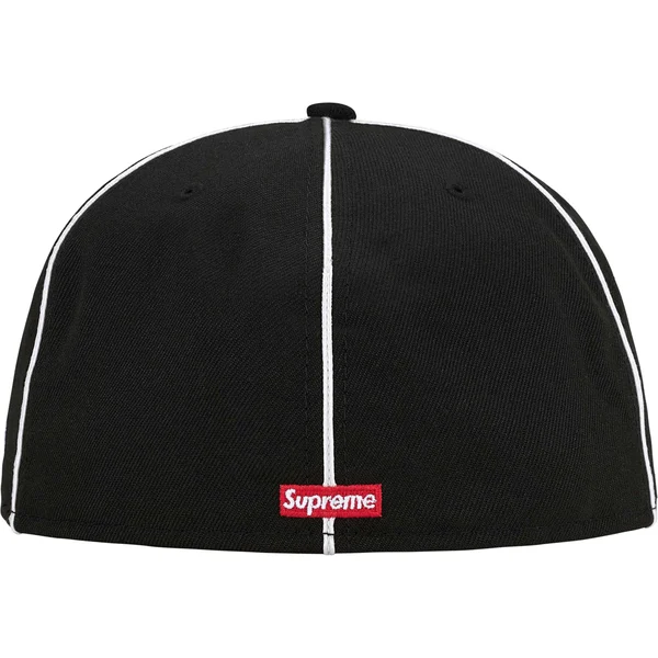 Supreme Piping Script Logo New Era - Black (front)