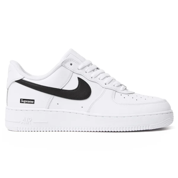Supreme Nike Air Force 1 Low - White (front)