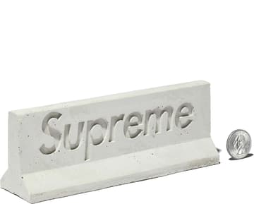 Supreme®/Mini Materials 1:12 Scale Jersey Barrier