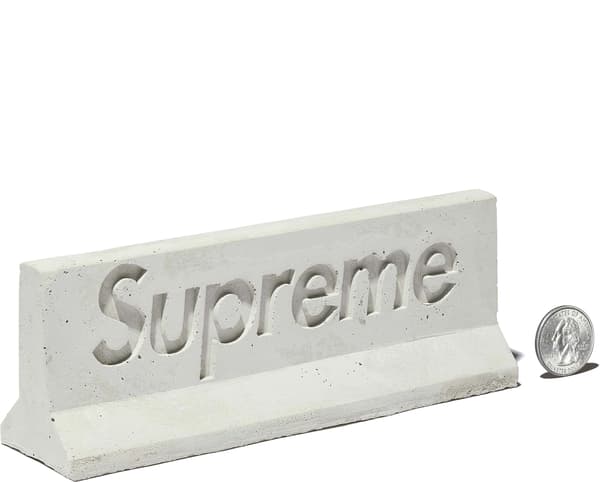 Supreme®/Mini Materials 1:12 Scale Jersey Barrier - Grey (front)